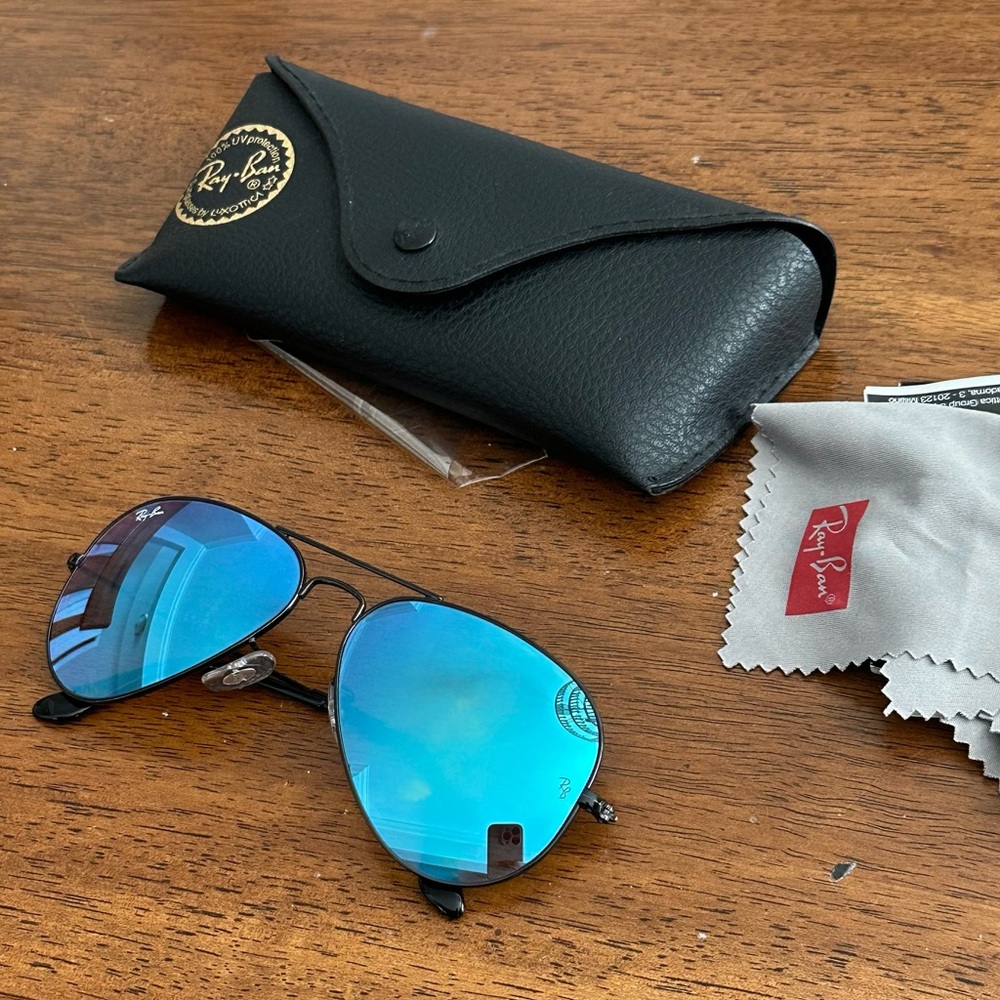 Ray-Ban Aviator Sunglasses with Sky Blue Lenses